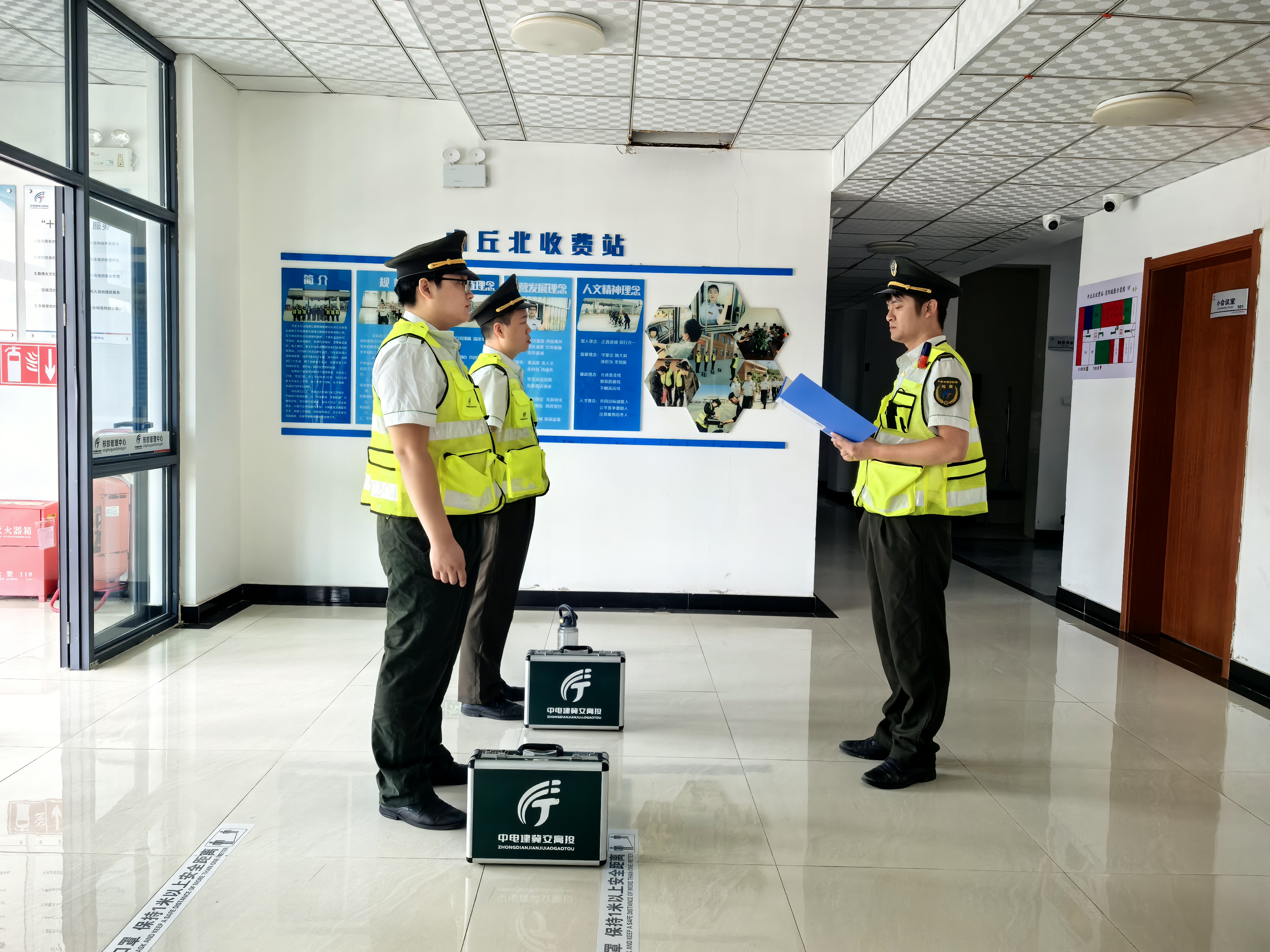 岗前三分钟绷紧安全弦——内丘北收费站抓实岗前安全培训.jpg
